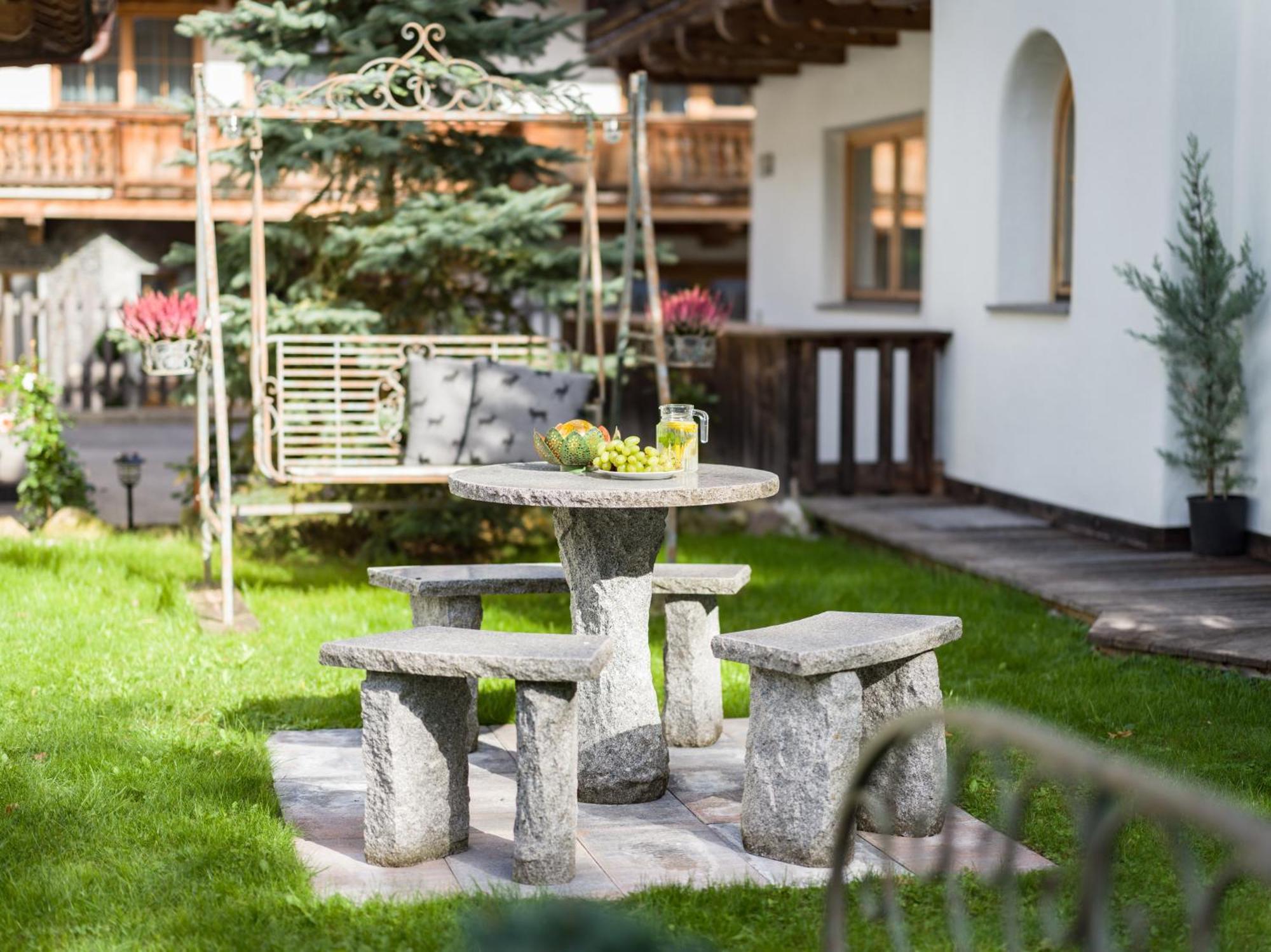 S'Doerfl Chalets ไมย์อาโฮเฟิน ภายนอก รูปภาพ